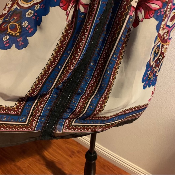 Anthropologie silk and embroidered top M - Picture 3 of 7